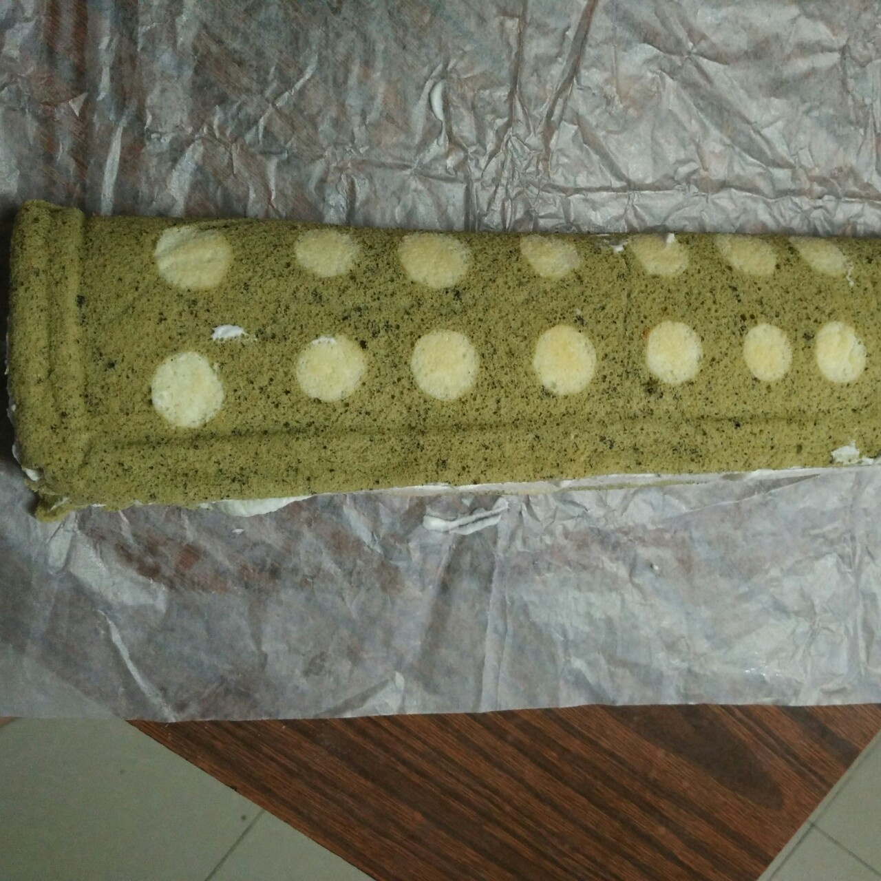 可可奶油波点蛋糕卷