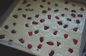 草莓舒芙蕾蛋糕卷的做法 步骤13