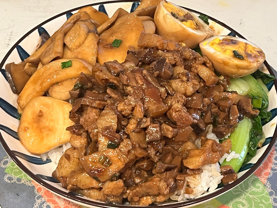 洋葱酥卤肉饭