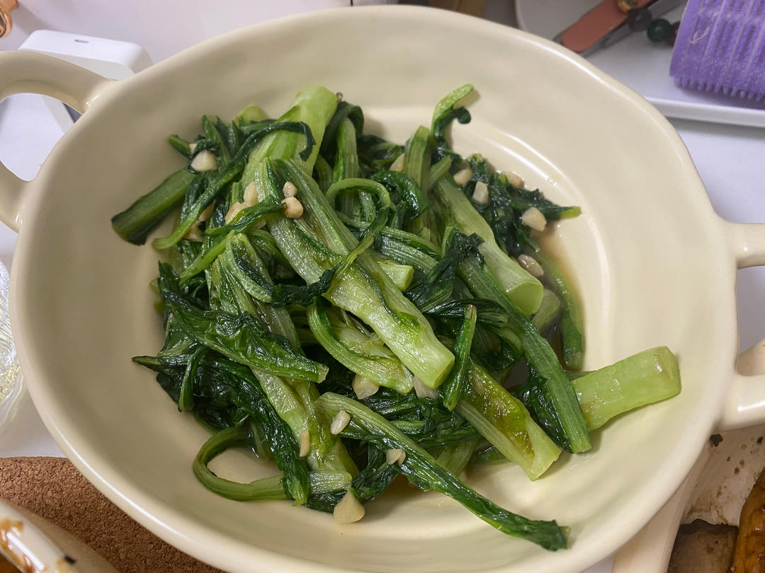 油麦菜最简单又好吃的做法
蒜蓉油麦菜