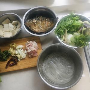 有炒勺就能做的一一家庭版铁锅炖鱼烀饼子的做法 步骤5