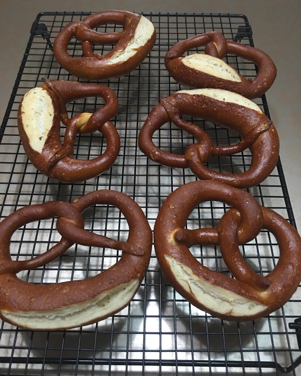 最详细的碱水包 【德国结面包 布雷结面包】有关碱水面包Brezel的一切 Bretzel Brezen Pretzel