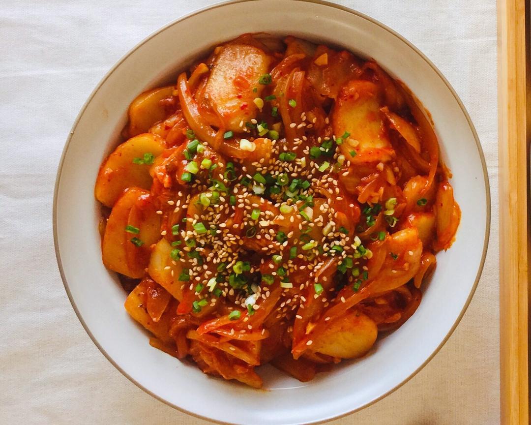 韩式炒年糕（辣白菜五花肉，秒杀韩餐厅 😎）