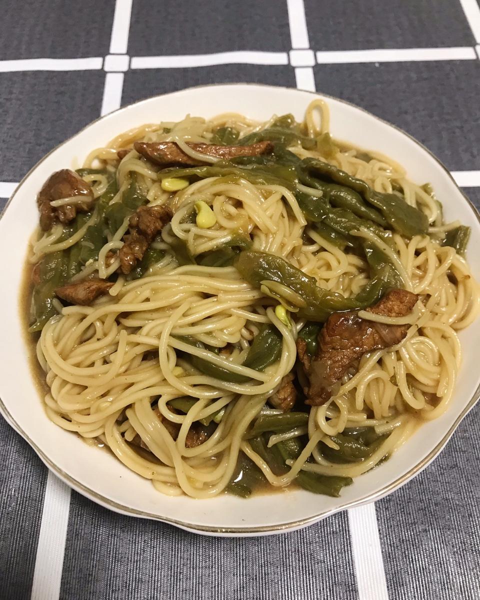 豆角焖肉面