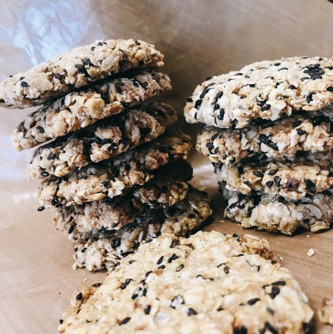 素食:有机燕麦芝麻大饼干
