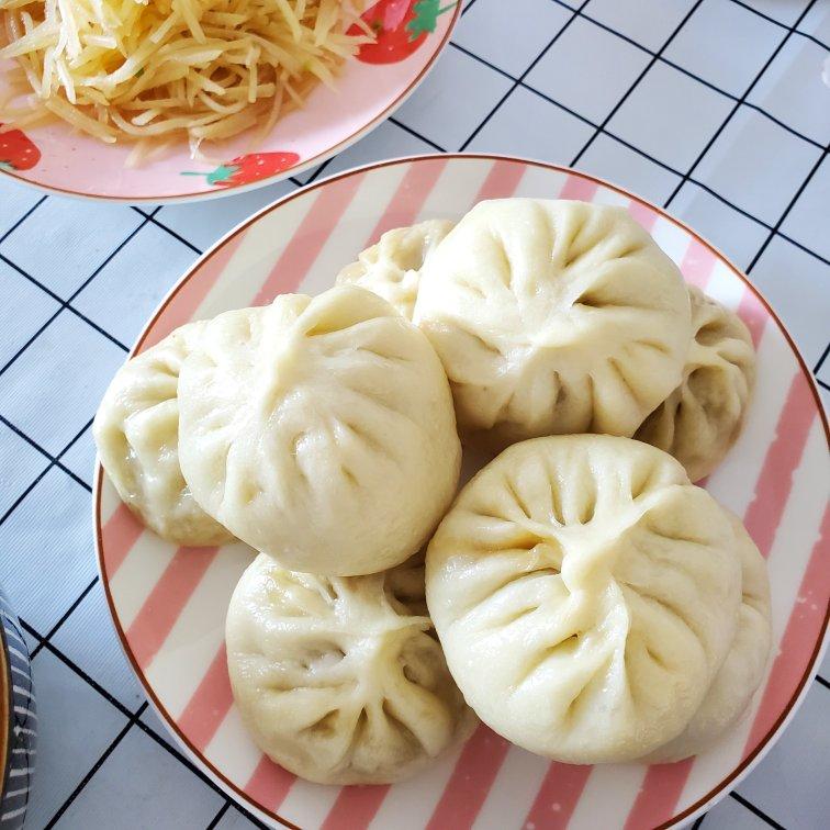 鲜美多汁的洋葱牛肉包子