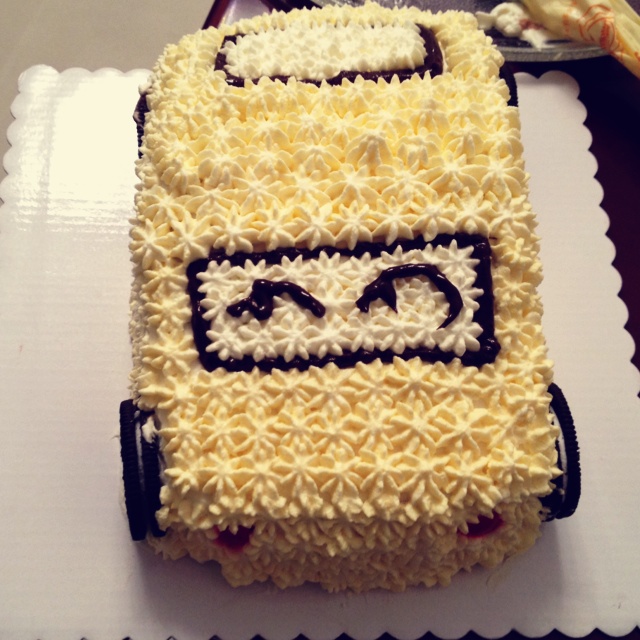 小汽车造型奶油蛋糕
