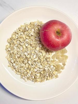 健康营养的苹果燕麦牛奶露！的做法 步骤1