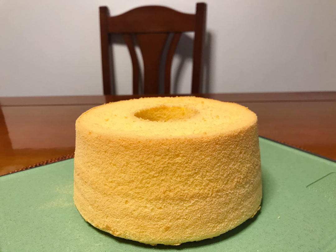 超简单完美戚风蛋糕（6寸2蛋）附打发、翻拌、脱模视频