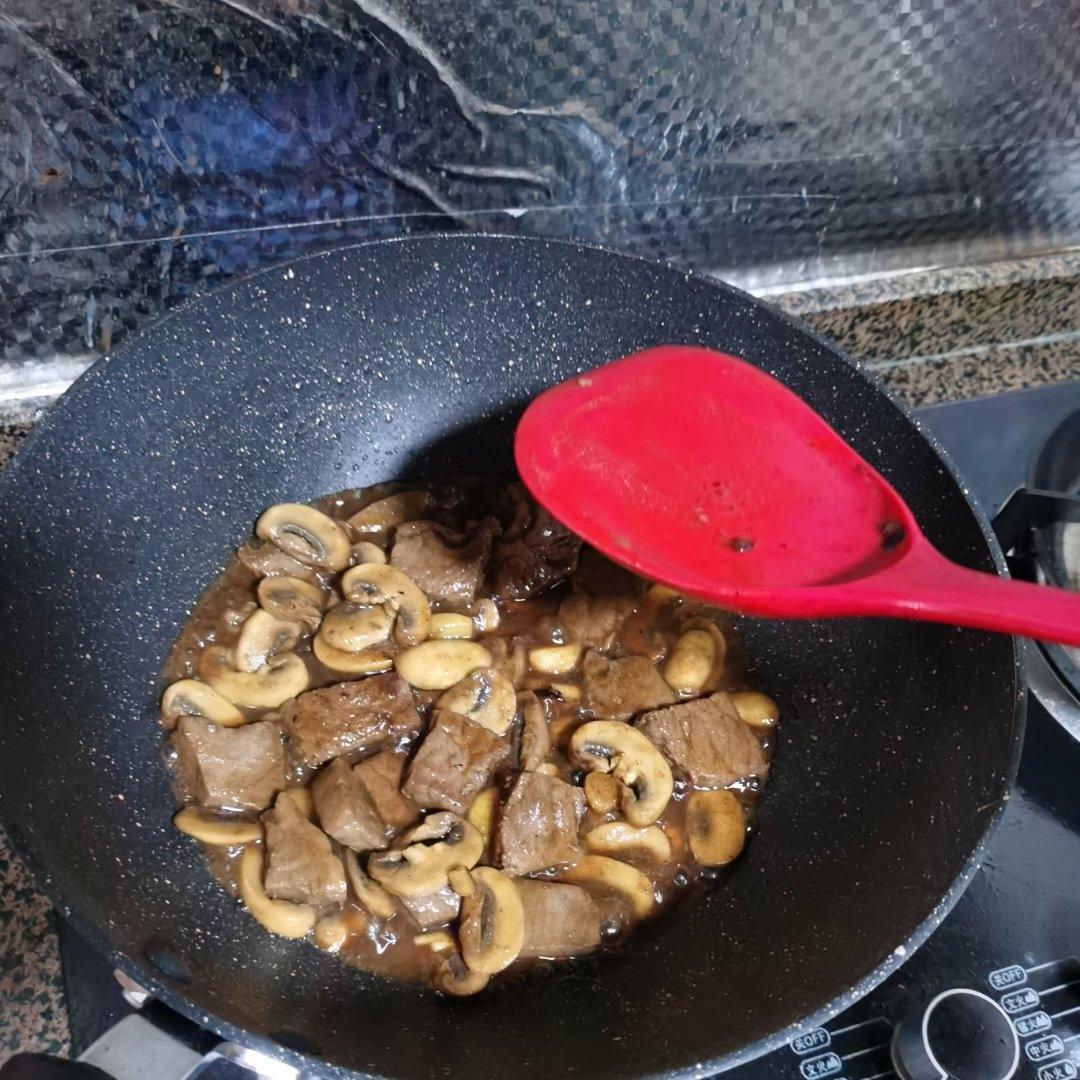 蒜香黑椒口蘑炒牛肉❗️真的是味觉天花板