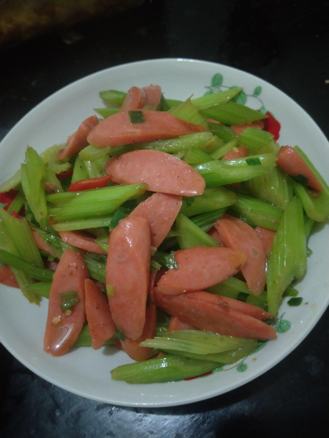 芹菜炒火腿