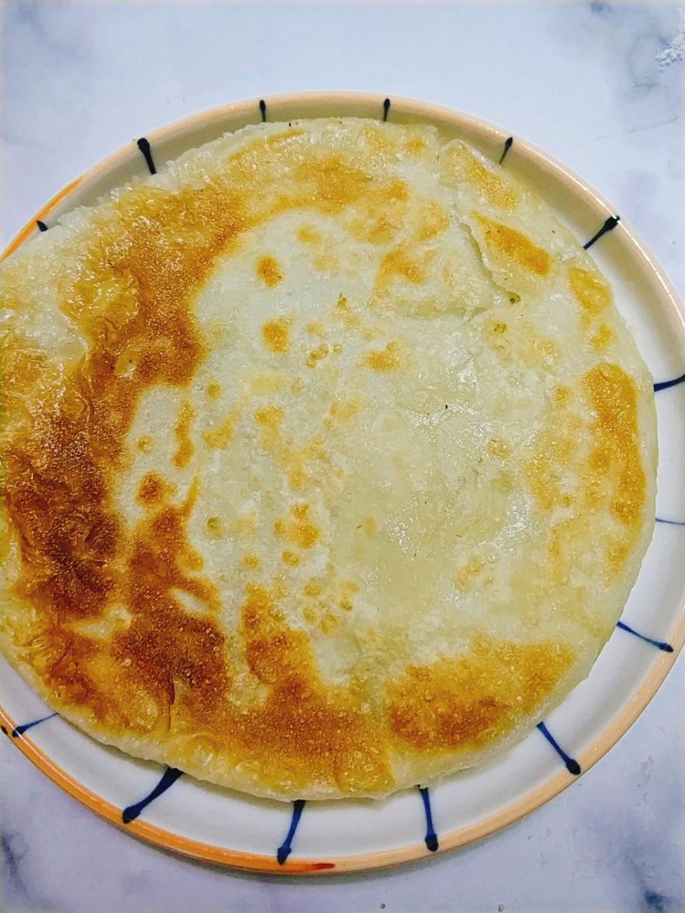 烙饼不硬的小窍门 掌握了你也能看出柔软多层凉了不硬的小油饼