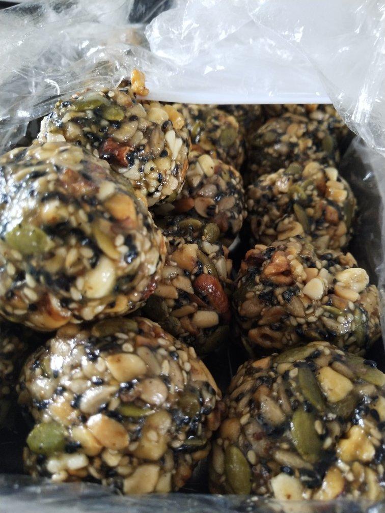 万能广式月饼皮（附现代版无糯米粉五仁馅）