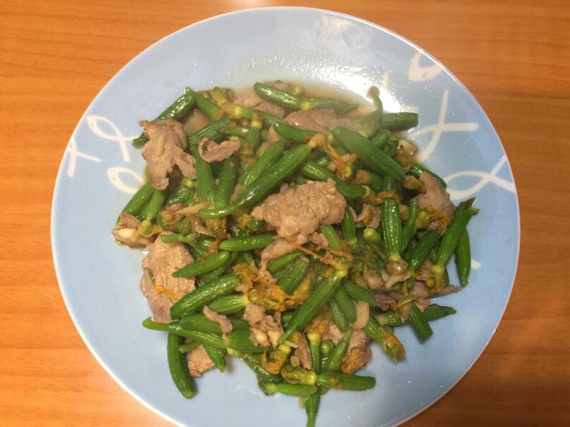 肉炒小黄瓜花