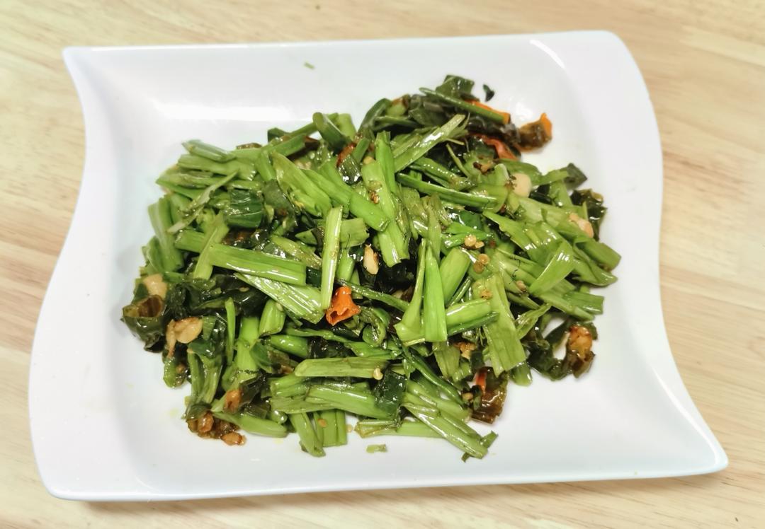 空心菜梗炒辣椒 通菜杆炒肉里面含三种做法