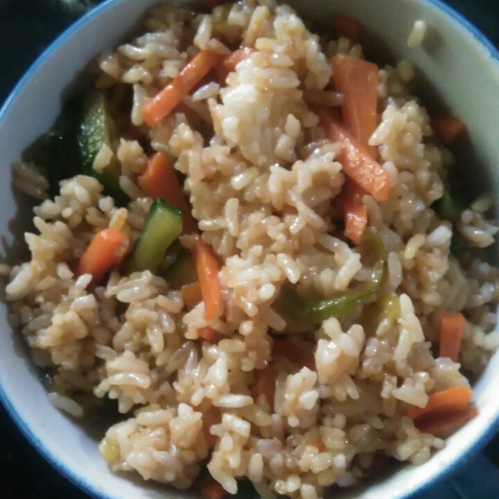 黄瓜胡萝卜炒饭