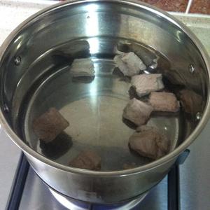 百合排骨汤（红颜藏玉）的做法 步骤3