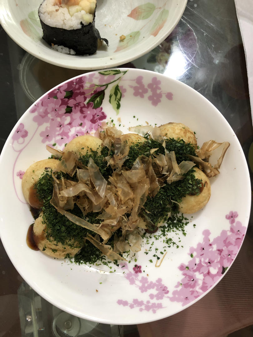 刚好一盘12颗的章鱼小丸子（附自制照烧酱）