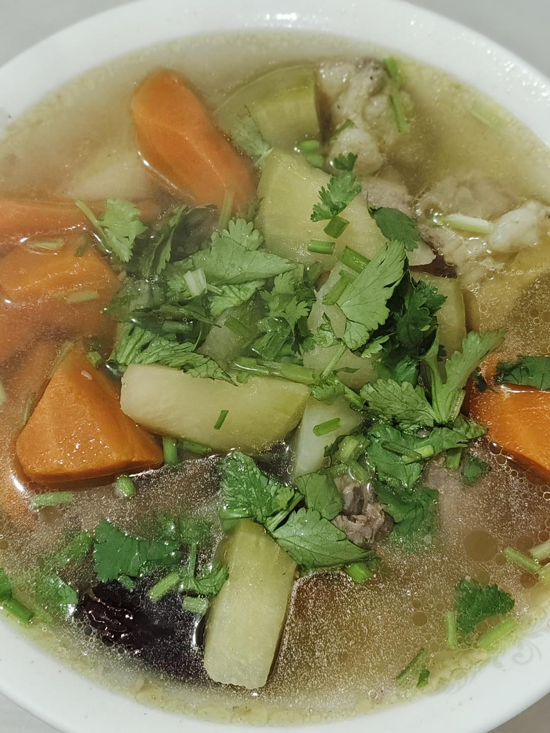 清炖滋补羊排汤