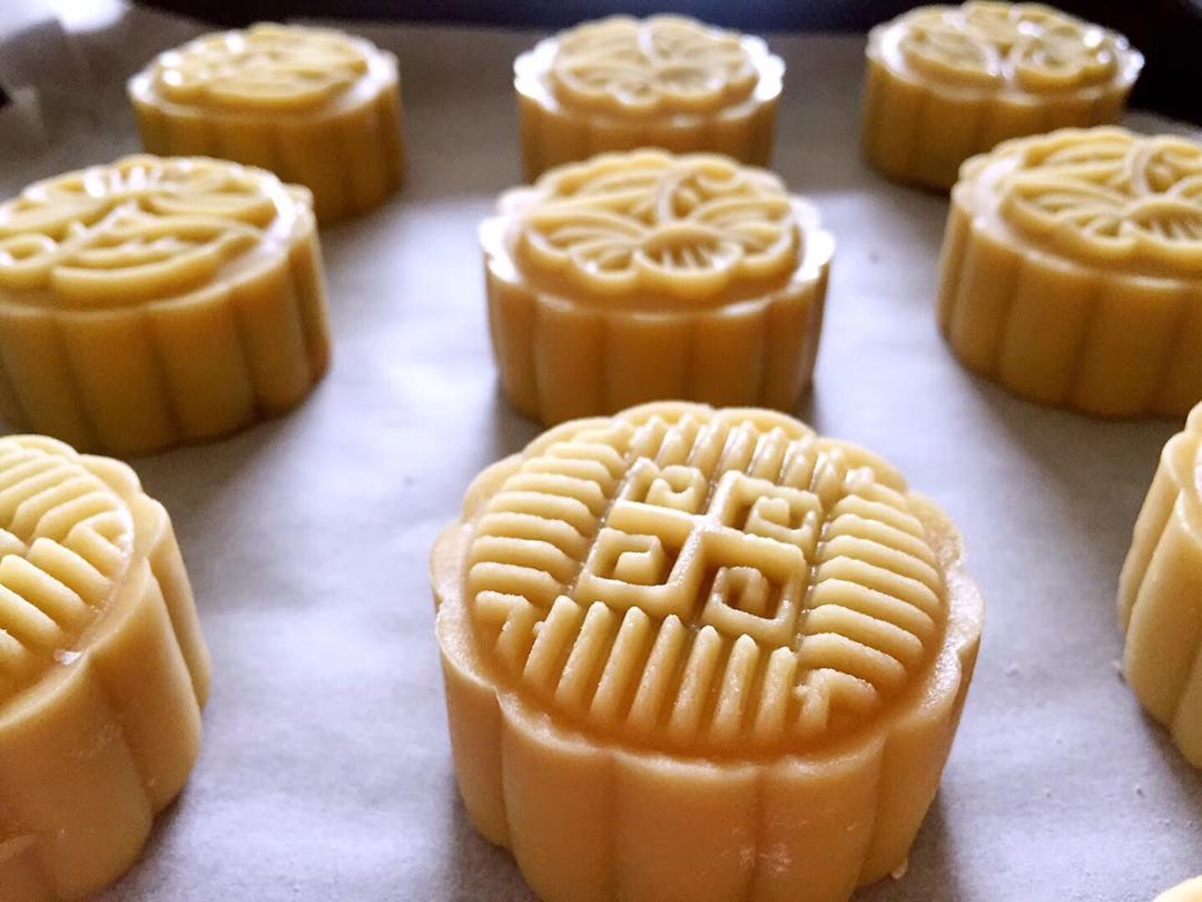广式月饼—蛋黄莲蓉月饼