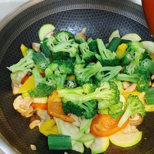 超健康的蔬菜大杂烩的做法 步骤8