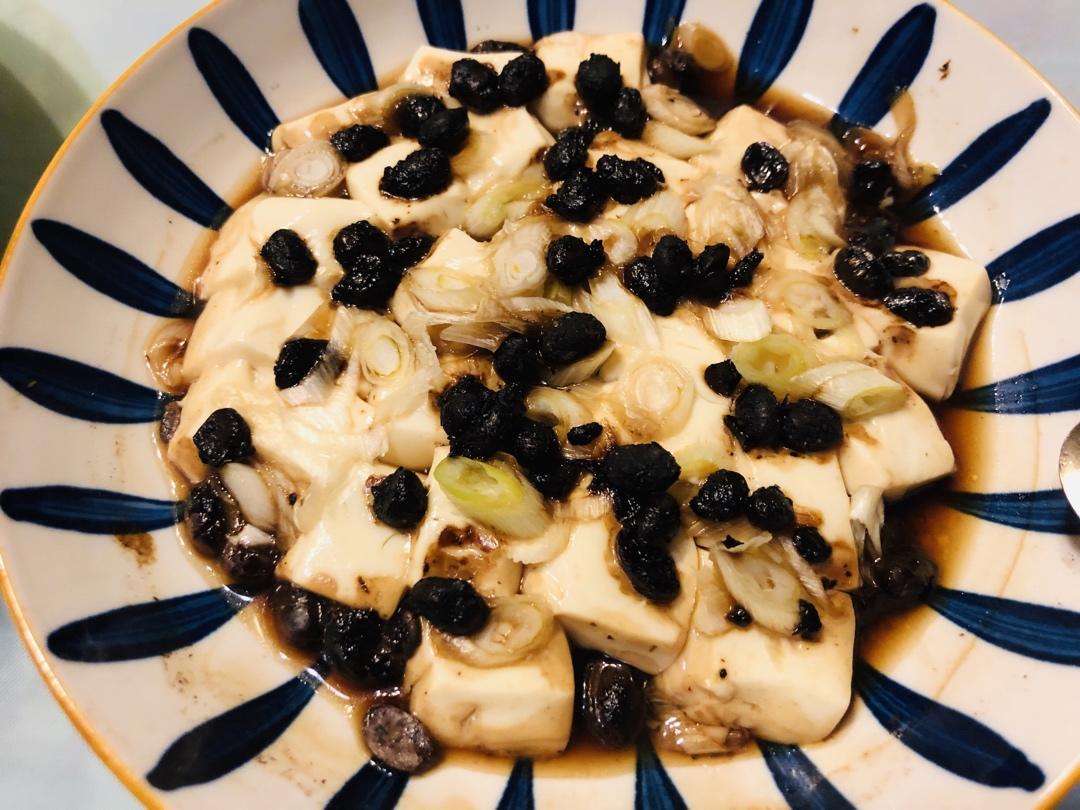 微波炉5分钟：豆豉蒸臭豆腐