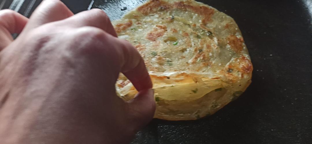 家常葱油饼 柔软多层 凉了也不硬 附细节视频详解