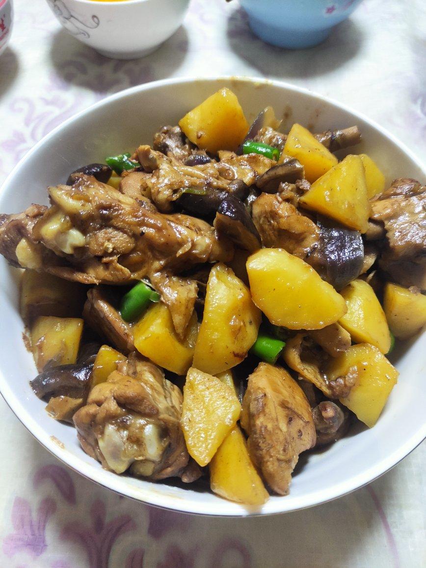 土豆炖鸡块