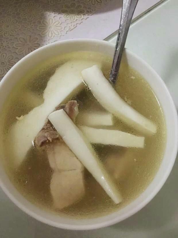 椰肉雪梨煲鸡的做法