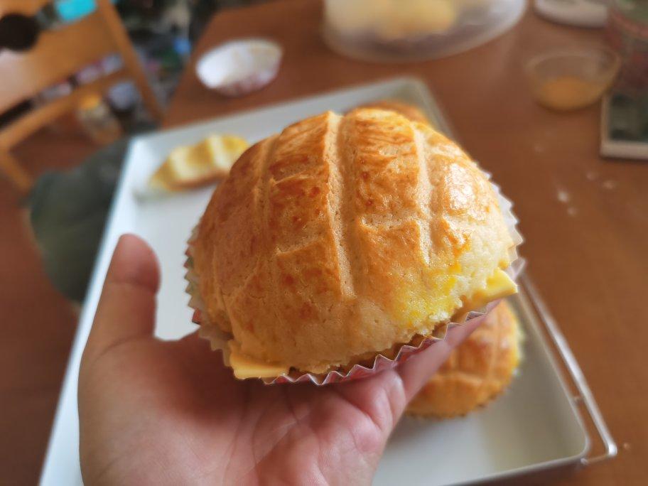 好吃到炸裂的港式菠萝包（附带制作酥皮的小视频）