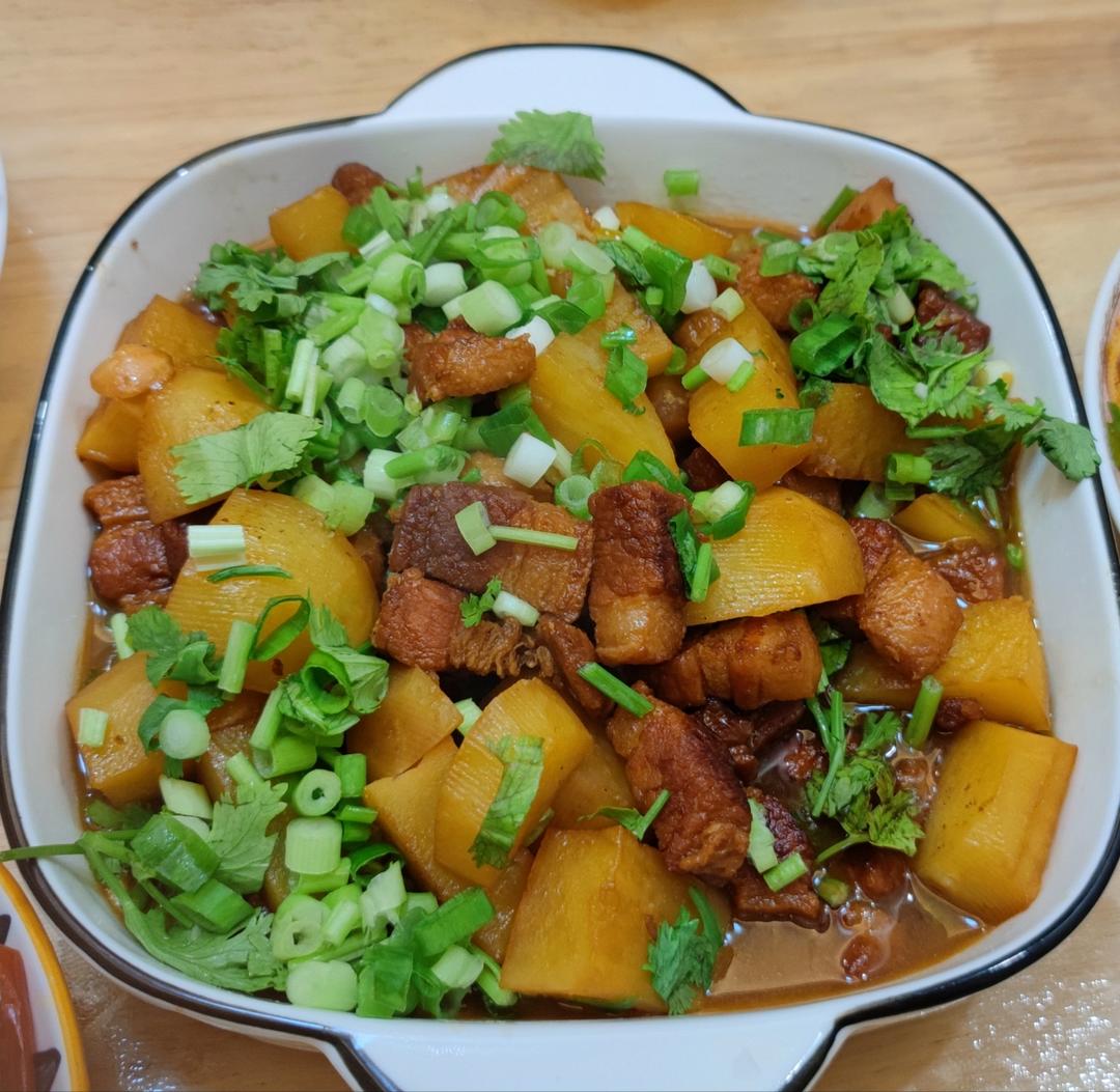 红烧肉炖土豆