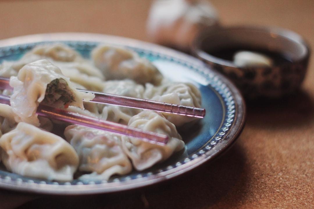 荠菜笋丁虾肉水饺的做法