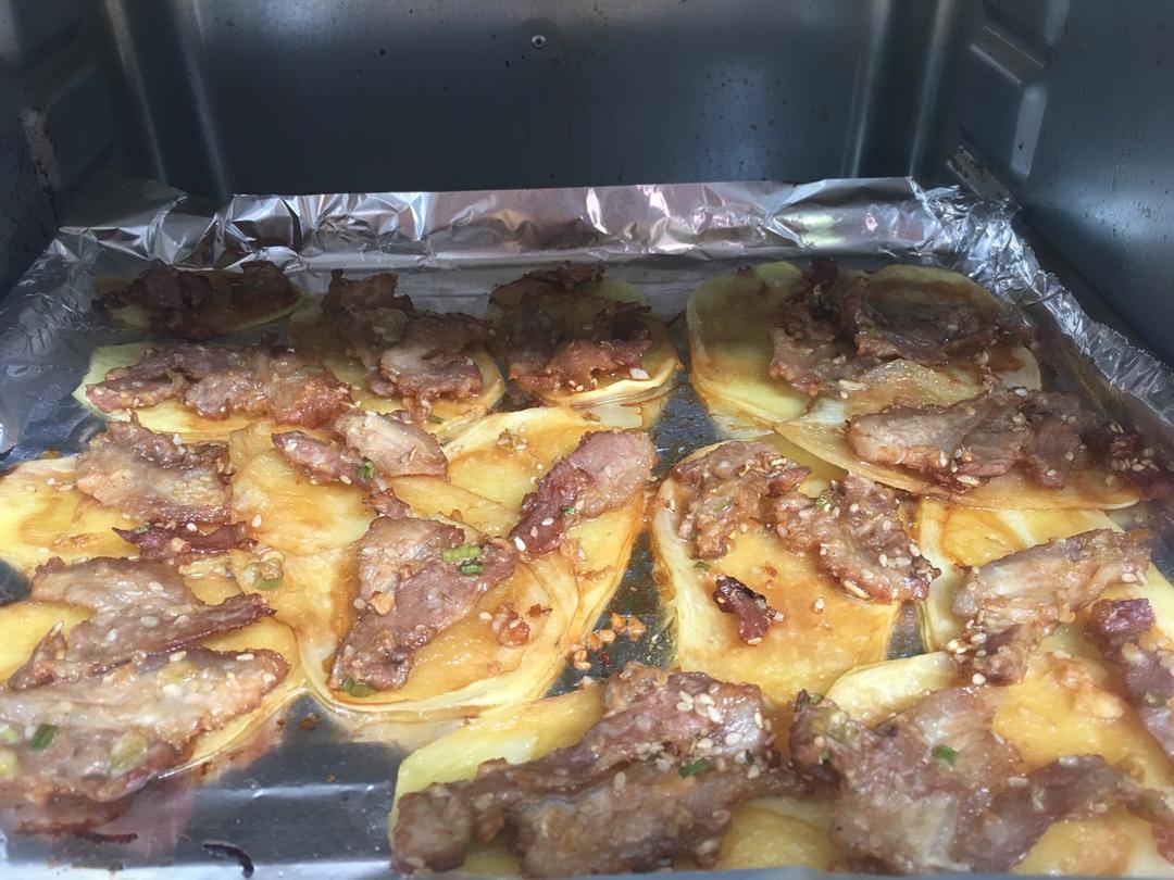 蜜汁五花肉烤土豆