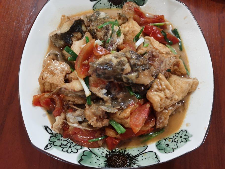 鲶鱼焖豆腐家常做法！鲜香味美无腥味！