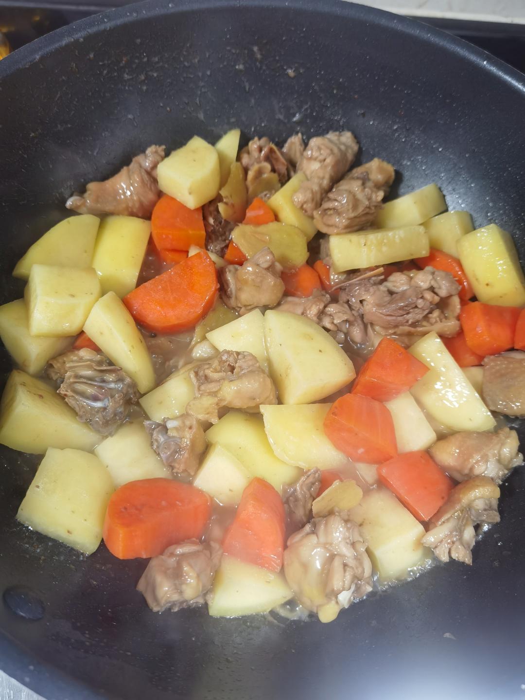 百梦多（好侍）咖喱鸡丁（洋葱胡萝卜土豆炒鸡胸）