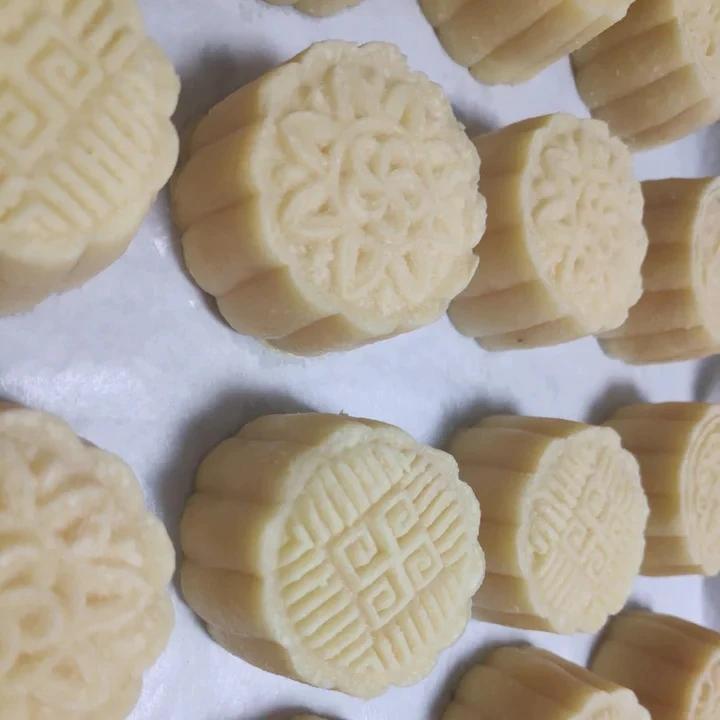 💃奶黄流心月饼——这是可以让你坐稳朋友圈厨霸位置的月饼🥮，没人点赞算我输👎