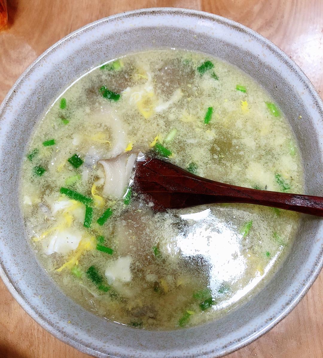 绿茶喵喵酱做的自带鲜味的快手平菇鸡蛋汤