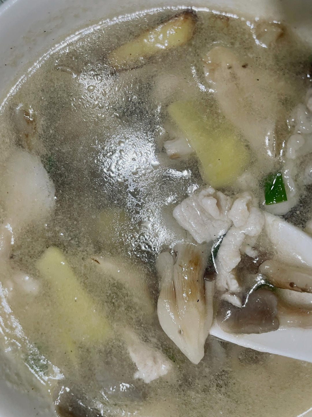 平菇肉片汤