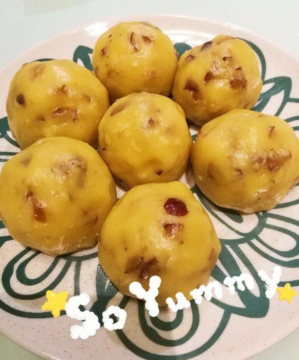 小蓝莓小草莓做的红枣黄面窝窝