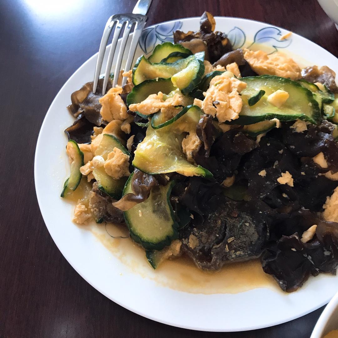 黄瓜木耳炒鸡蛋