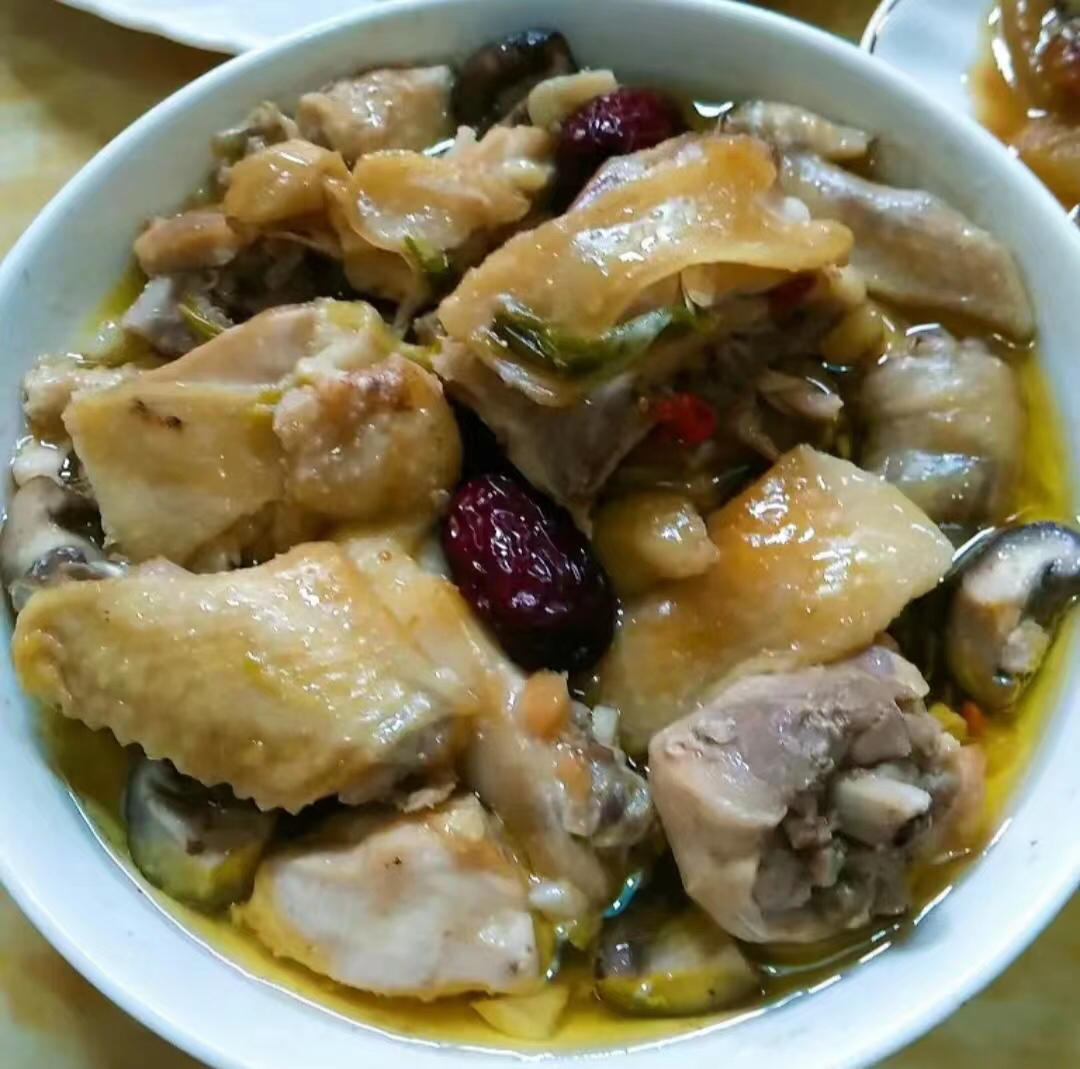 香菇红枣粉丝蒸滑鸡丨美的燃卡料理炉S5Turbo