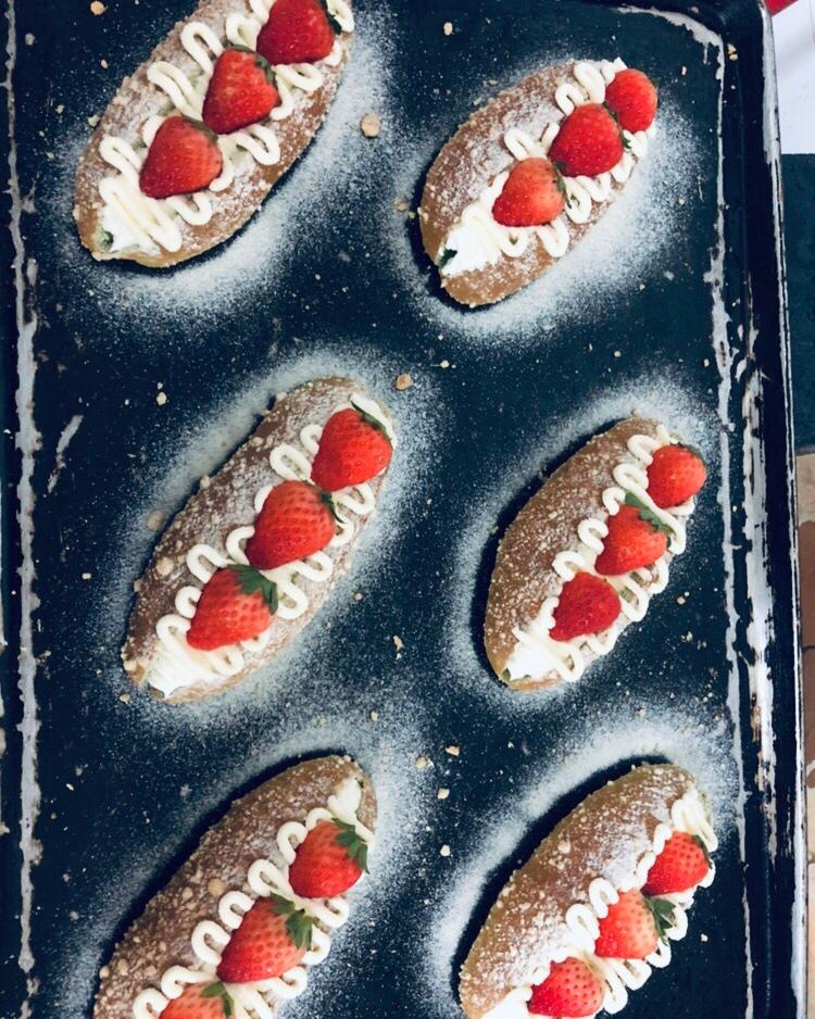 #草莓酥粒乳酪夹心面包#|草莓🍓季的网红面包