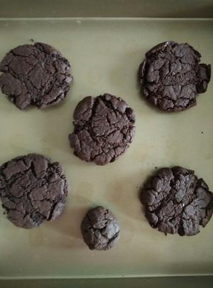 巧克力布朗尼裂纹曲奇饼干的做法 步骤6