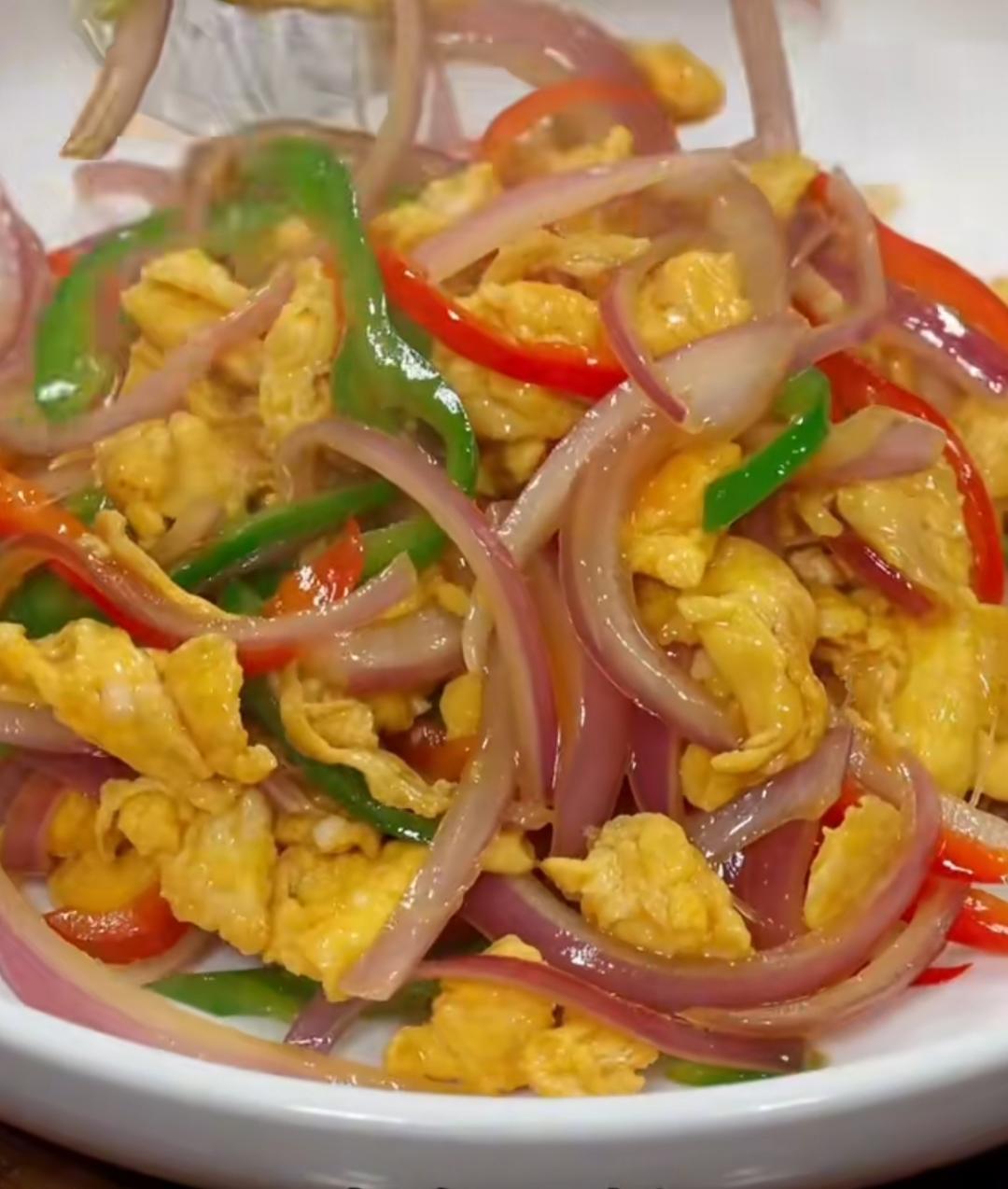 可口下饭菜，洋葱炒鸡蛋的做法