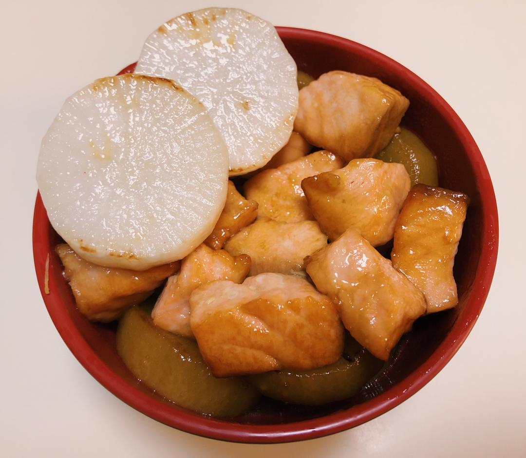 富冈家今天的饭（鲑鱼萝卜）的做法