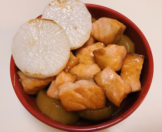 富冈家今天的饭（鲑鱼萝卜）的做法