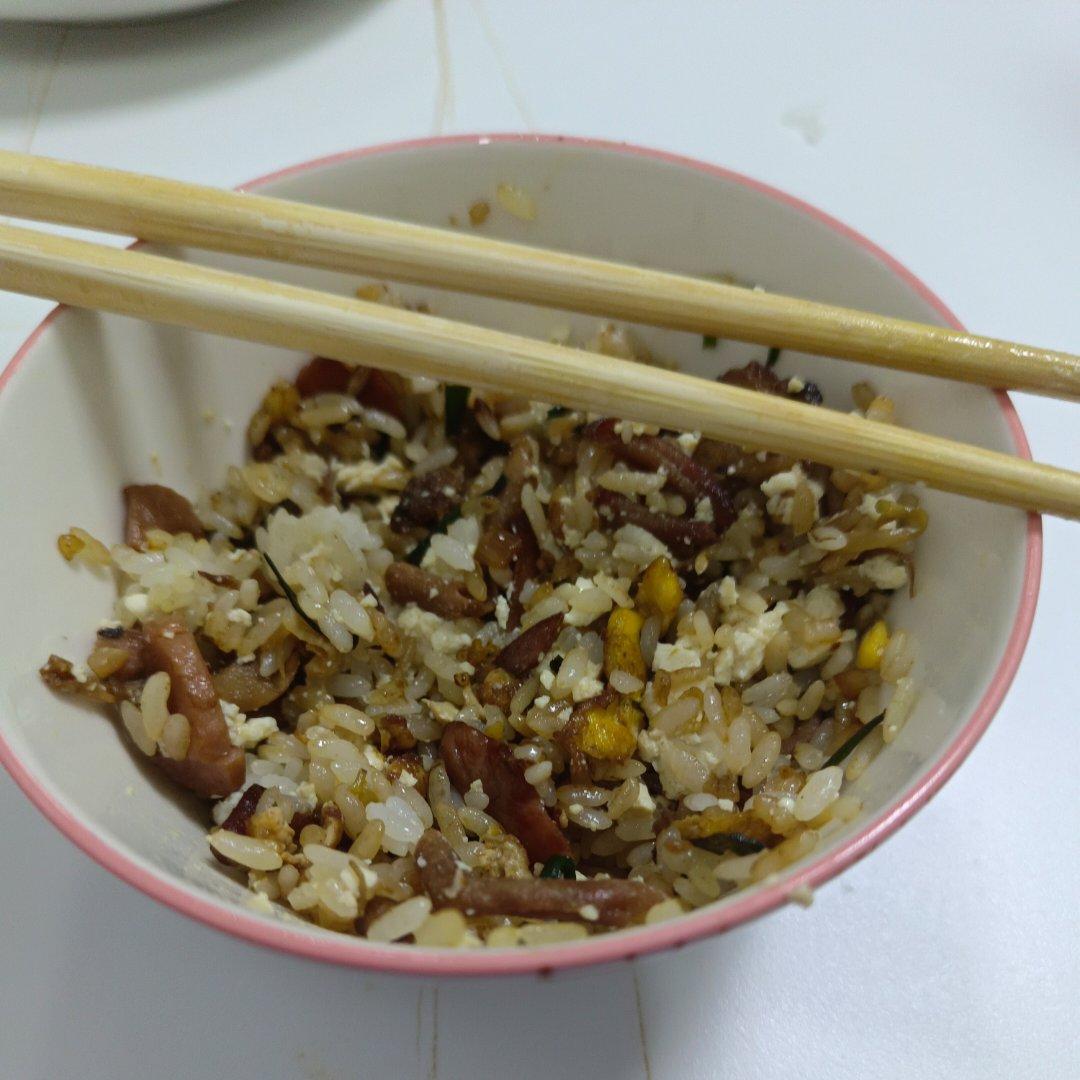 无敌好吃香肠鸭肠炒饭