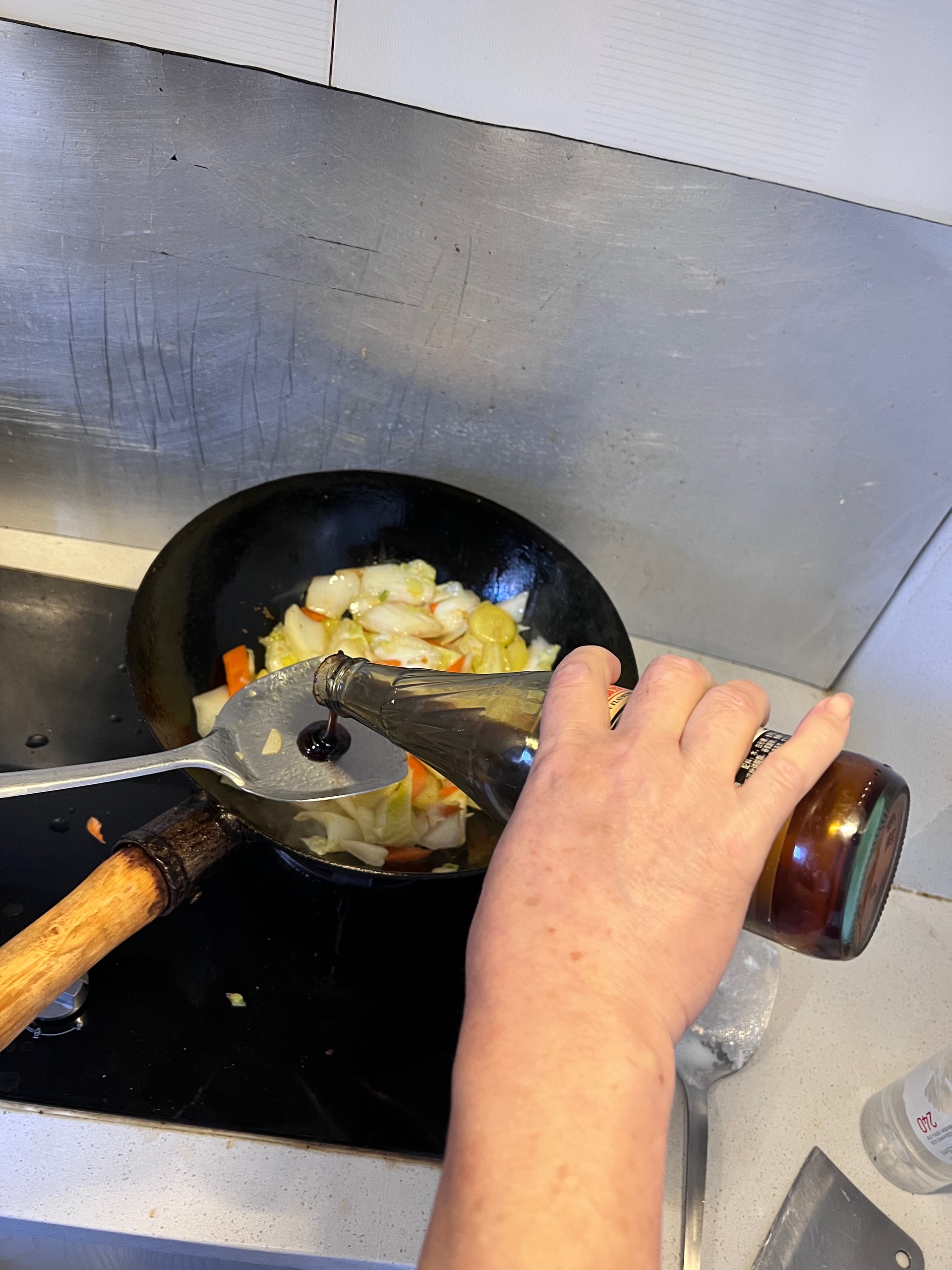 炒白菜土豆片的做法 步骤9