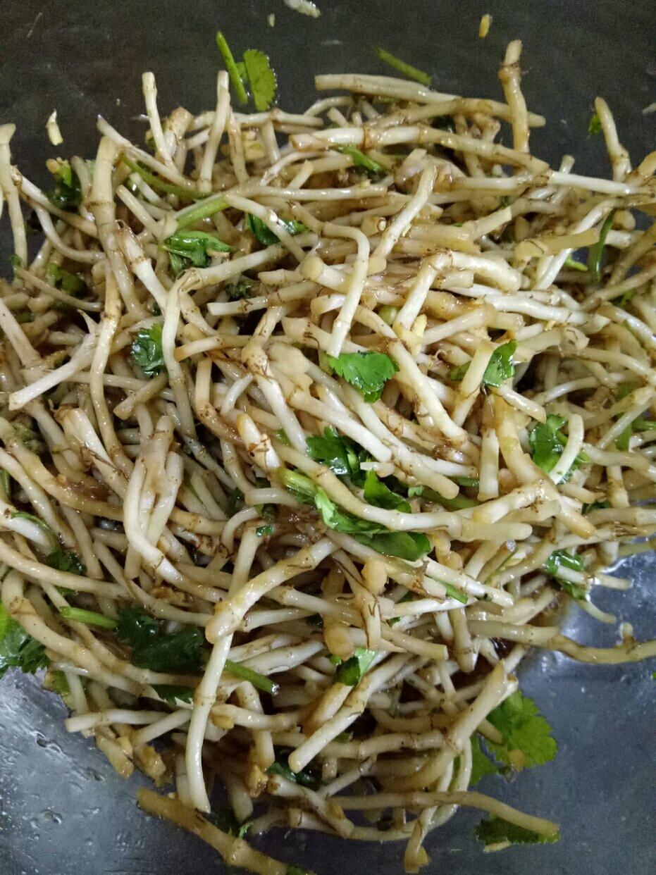 凉拌鱼腥草（折耳根）