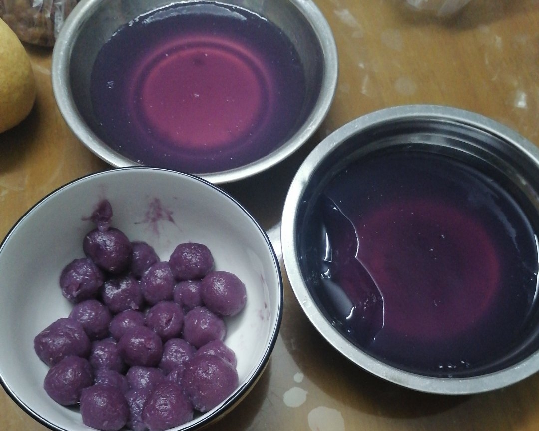 凉粉中带着紫薯球球的做法